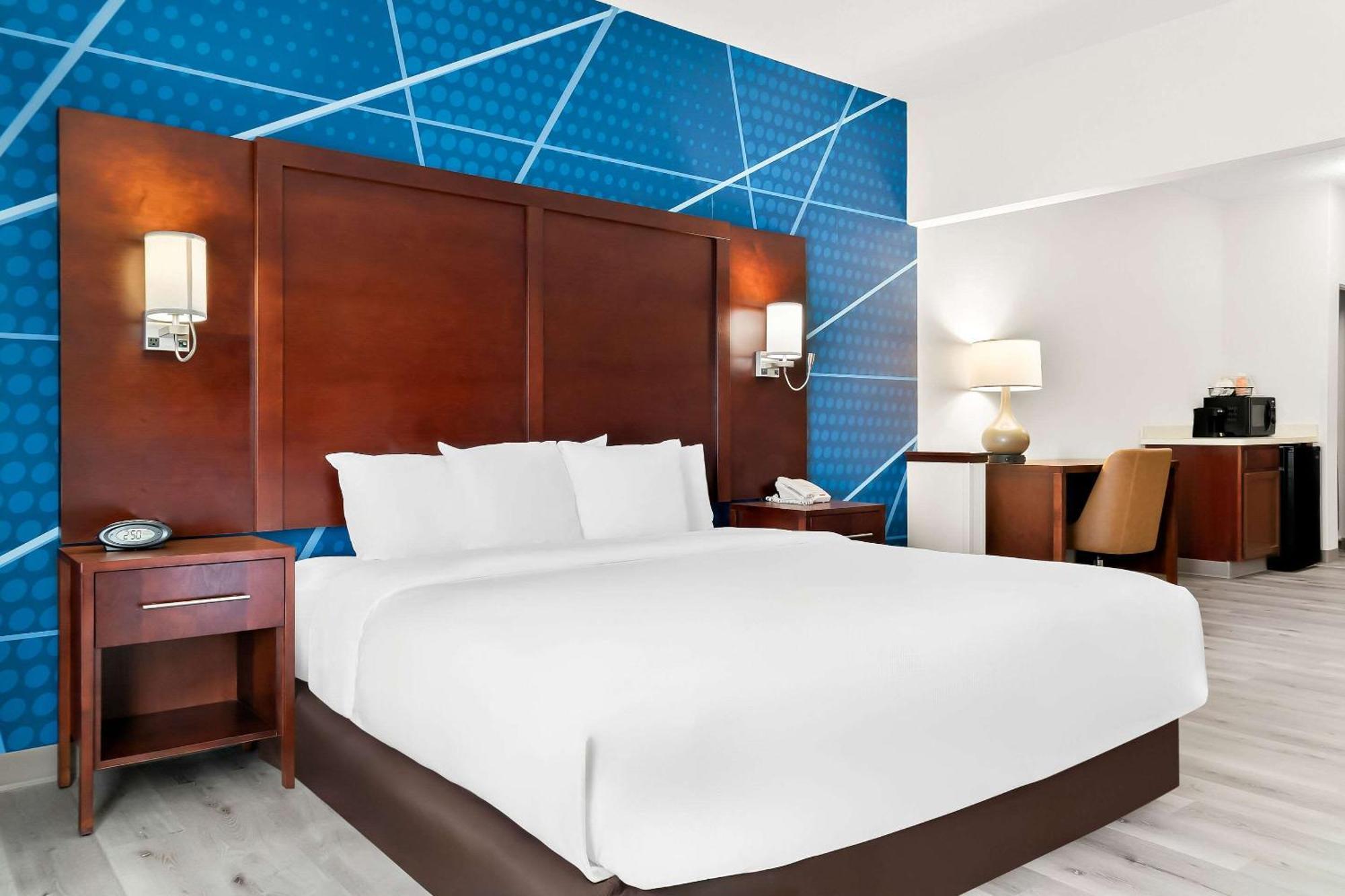 King Whirlpool Suite