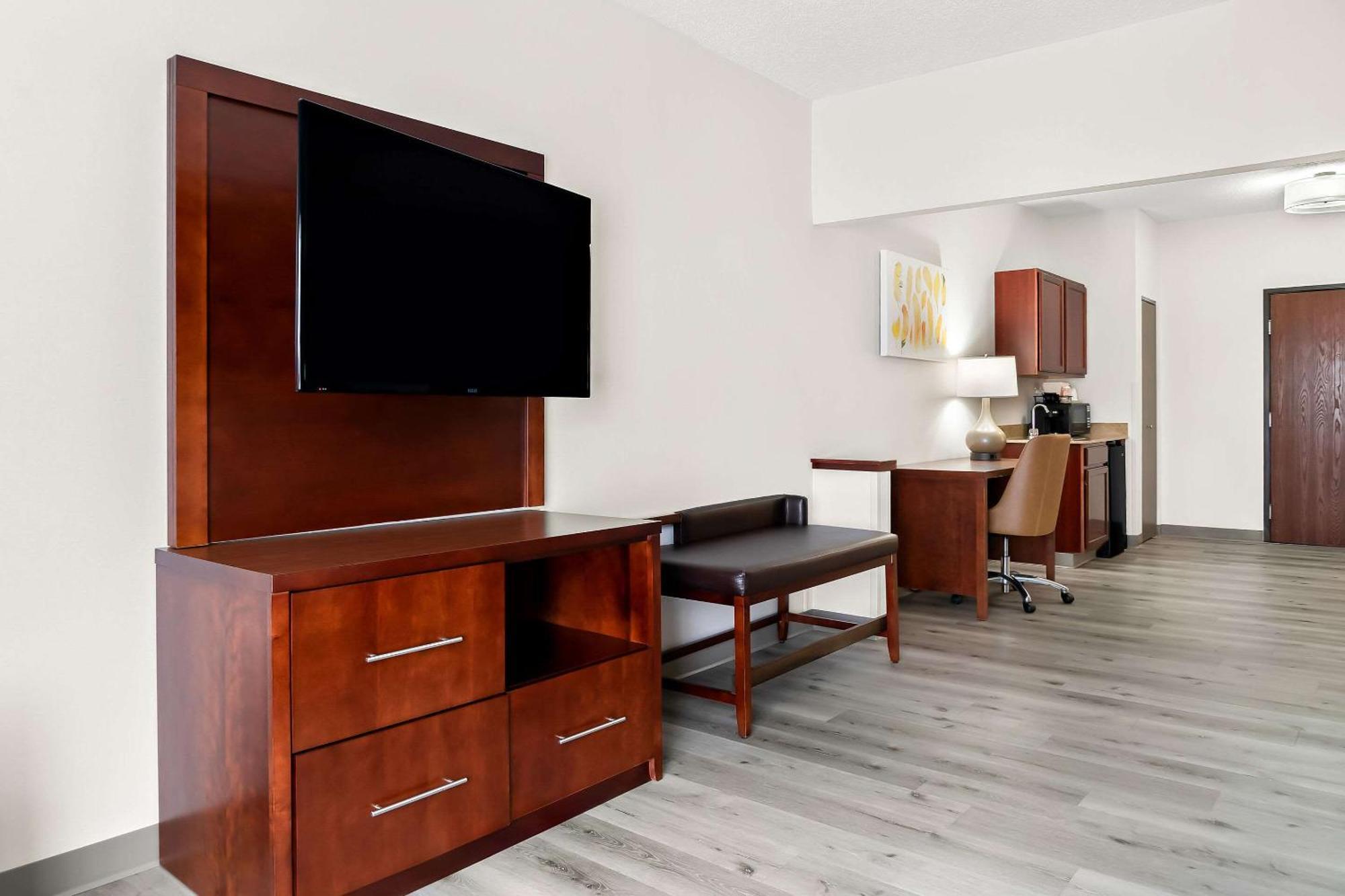 King Whirlpool Suite,1609724923:JPEG